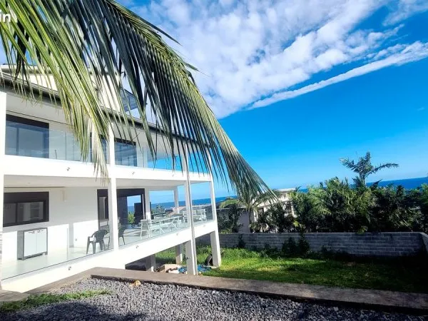 St Joseph- Manapany les bains : Villa standing F5 meublée, colocation possible