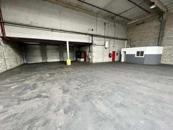 Local d'activité 1352 m²