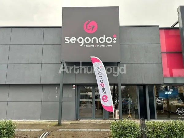 Local commercial 440 m²