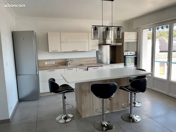 T3 de 77 m² avec balcon, parking couvert et cave - Aix-les-Bains centre