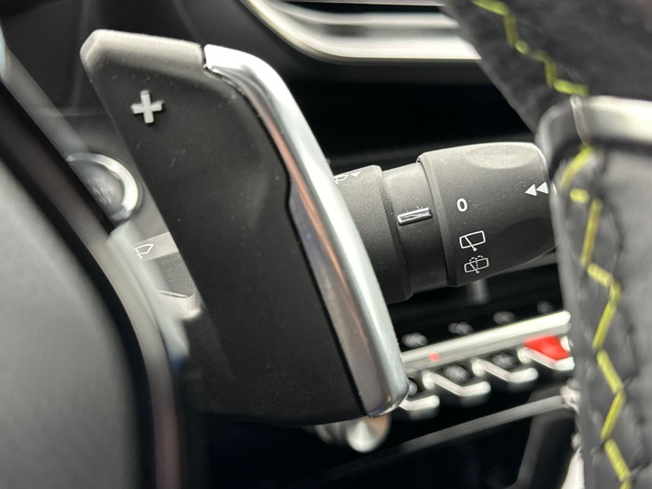 Peugeot 208 puretech 100 s&s eat8 gt — photo 18