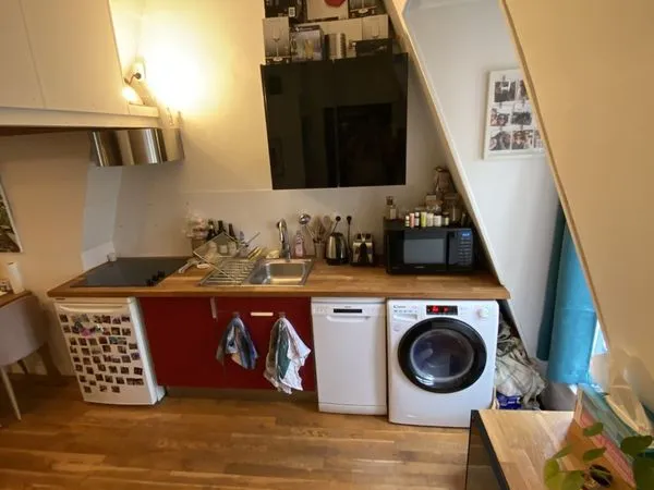Charmant grand studio avec mezzanine - Dernier étage - Quartier Rue de Lévis - 35m² au sol