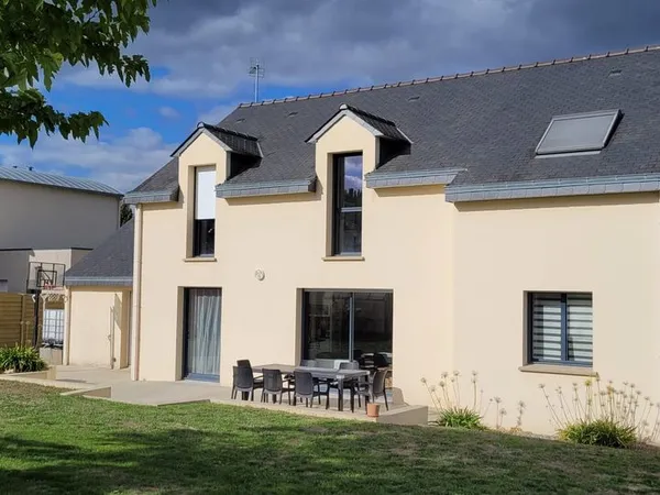 Maison Moderne - 5 pièces - 161 m²