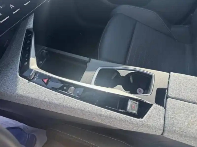 Peugeot 3008 hybrid 145 e-dcs6 — photo 17