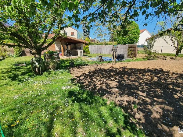 Terrain 747 m² Villemoirieu