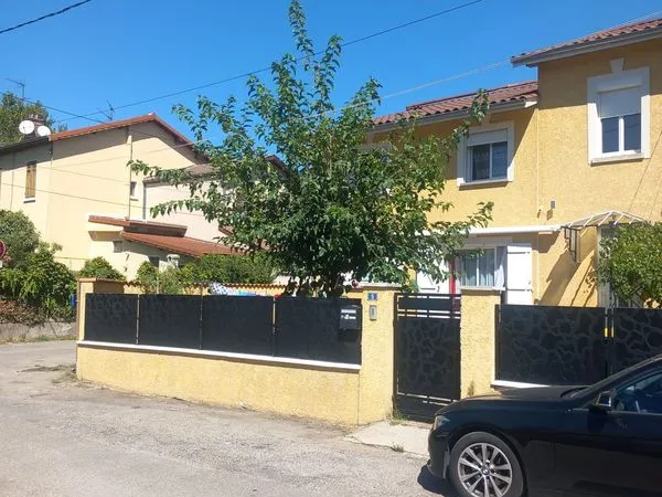 Maison mitoyenne 5 pièces avec jardin