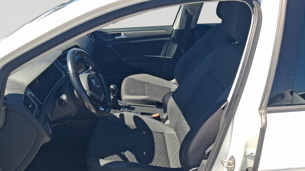 Volkswagen Golf 1.5 TSI 130 EVO BVM6 — photo 11