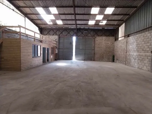 Depot local 210 m2