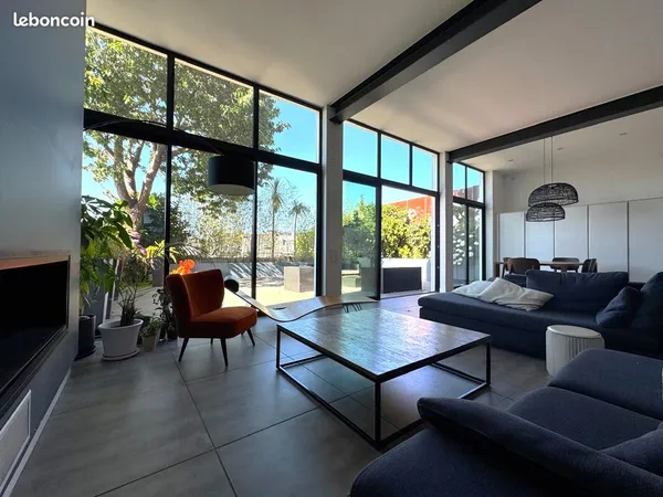 Loft/atelier/surface 6 pièces 182 m²