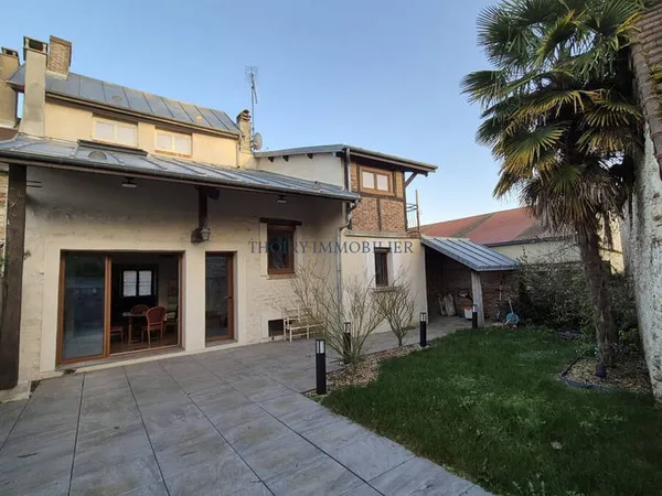 Maison ancienne de 132 m2 habitables sur jardin de curé de 140 m2