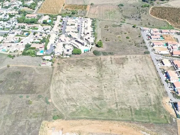 Terrain 335 m²
