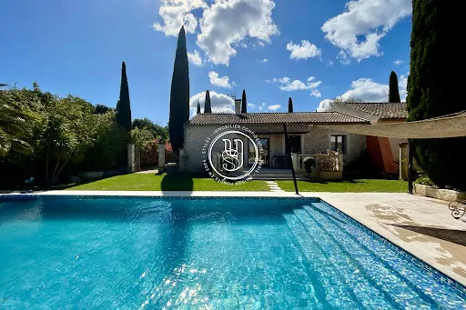 Maison 6 pièces 303 m²