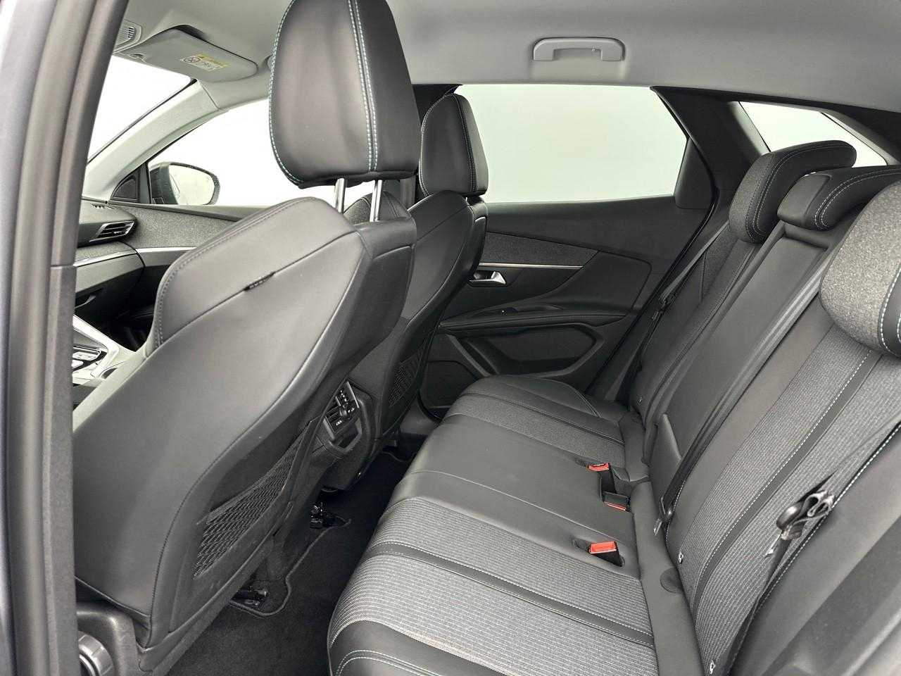 Peugeot 3008 puretech 130ch s&s eat8 allure pack — photo 12