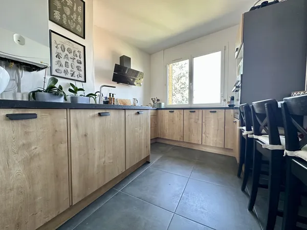 Très joli T4 en dernier étage avec balcon et garage