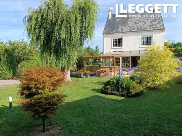 Maison de village avec commerces, 10 min plage d'Omaha Rénovée avec charme, jardin arboré, garages e