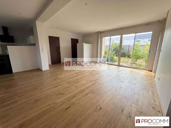 Bureaux 208m² sur terrain 686m² à vendre à Lèves