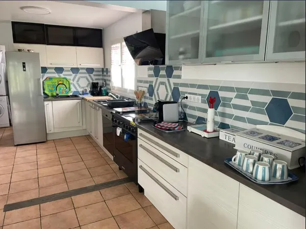 ENSEMBLE IMMOBILIER D'EXCEPTION À ÉTEL ! RÉSIDENCE PRINCIPALE & GÎTES ! PISCINE !DPE B