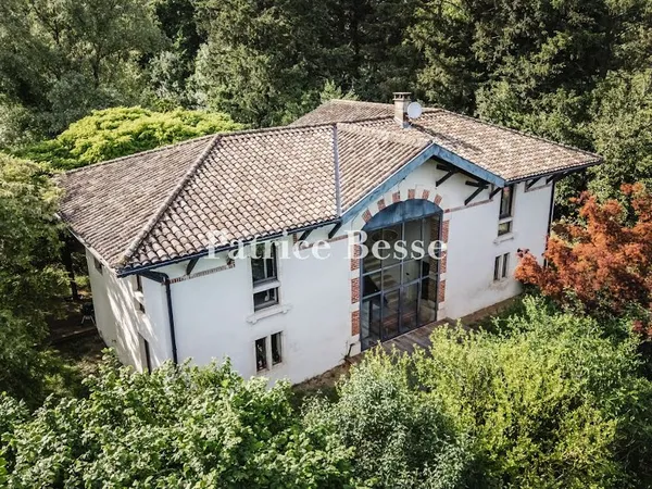 Maison 7 pièces 247 m²