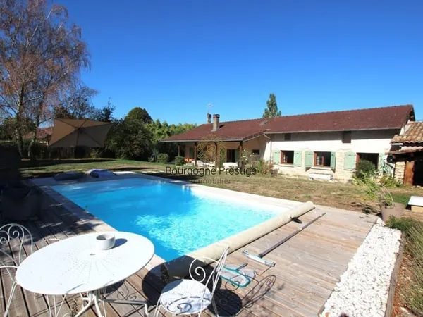 Maison De Caractere De 129 M² Sur Parc Arbore De Pres De 5000 M² Avec Piscine, Garage Et Dependances