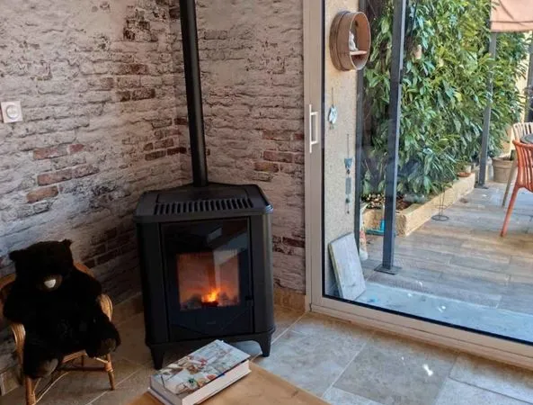 Maison 2 chambres vieux village combles aménageables