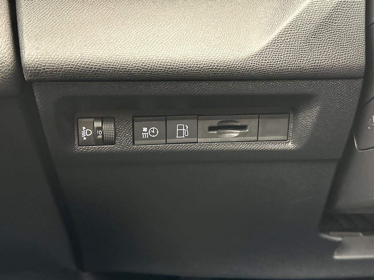 Peugeot 308 phev 180 e-eat8 allure pack — photo 16