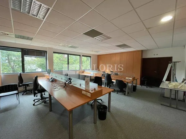 Bureau 396 m²