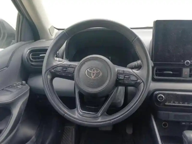 Toyota Yaris 116h design 5p my25 — photo 13