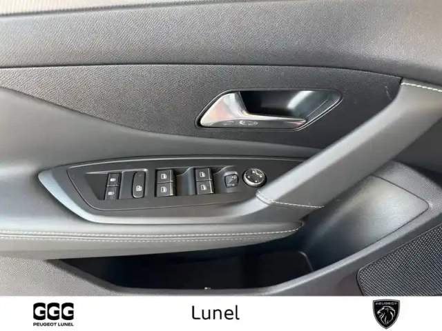 Peugeot 408 phev 225 e-eat8 — photo 12