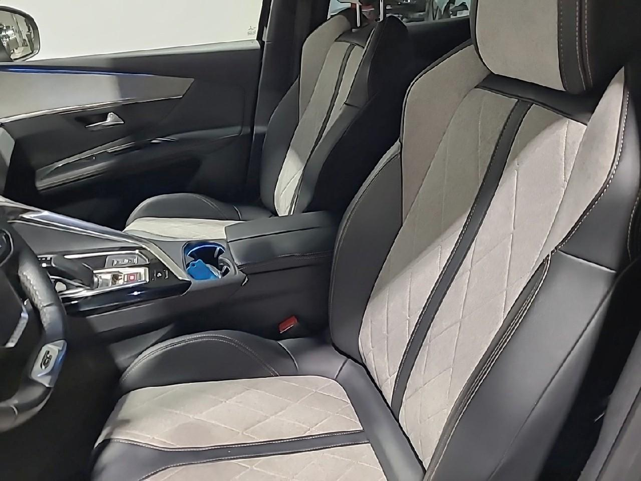 Peugeot 3008 hybrid4 300 e-eat8 gt — photo 10