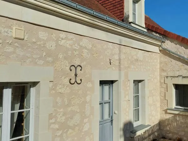 Maison renovée de 109 m² avec 4 pièces / 2 salles de bain et wc