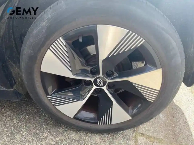 Renault Megane e-tech ev40 130ch standard charge — photo 41