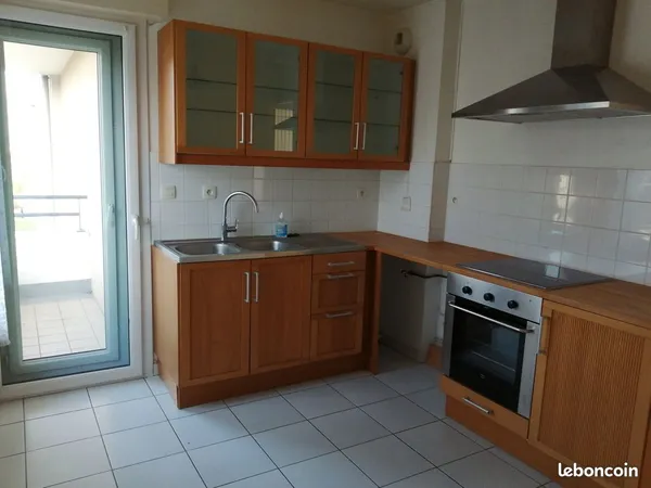 Angers F3 rue St Léonard - Proche place du lycée