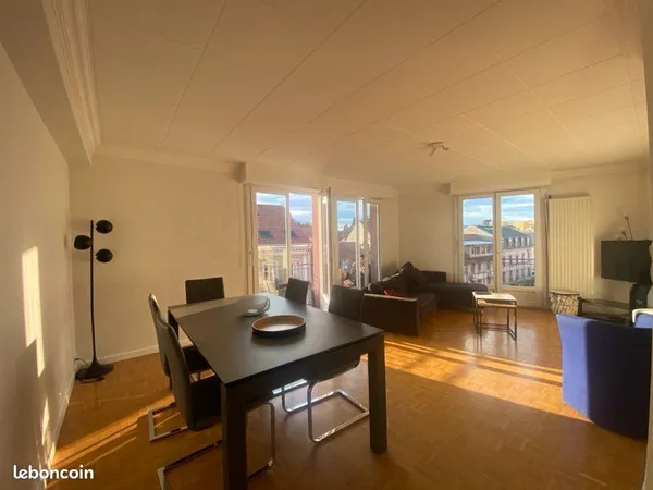 Grand Apt T5 à louer Rue Piétonne