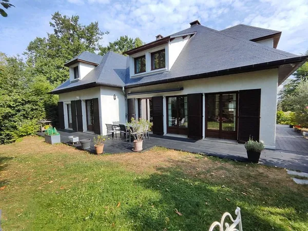 Maison 8 pièces 220 m²