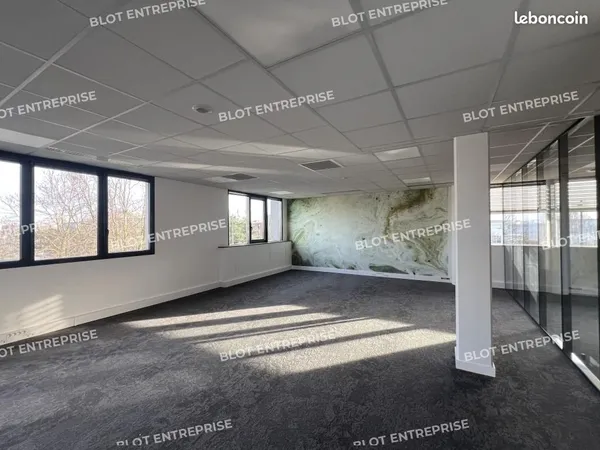 Bureaux 676 m²