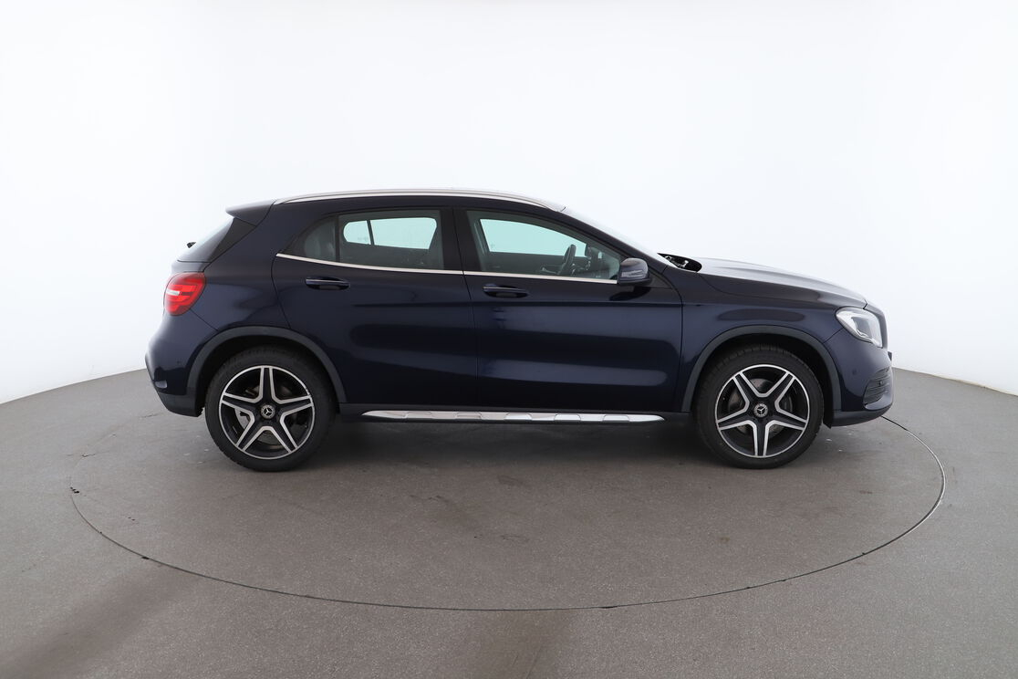 Mercedes-Benz GLA 220 d Fascination 7G-DCT — photo 6