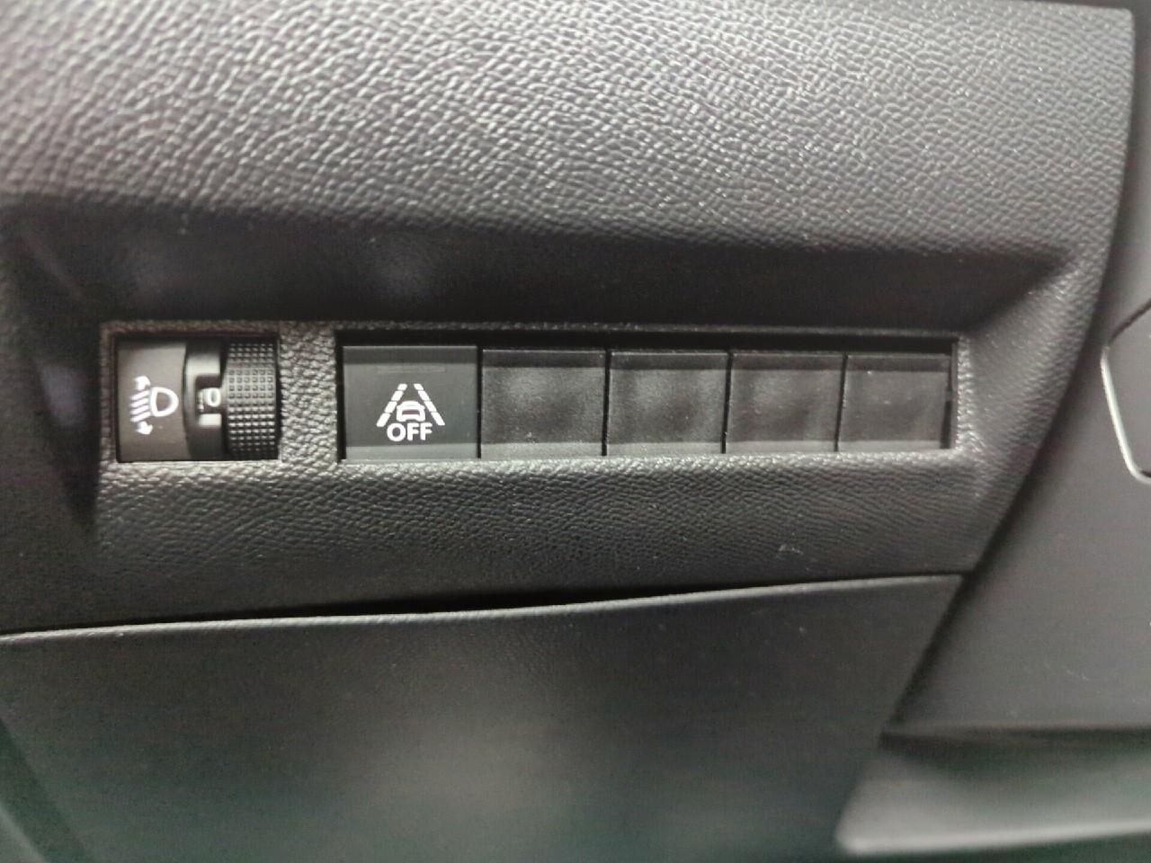 Peugeot 2008 bluehdi 100 s&s bvm6 allure — photo 23