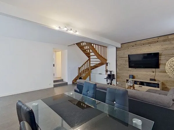Appartement duplex type maison de village, indépendant à vendre 4 pièces TREVOUX (01)