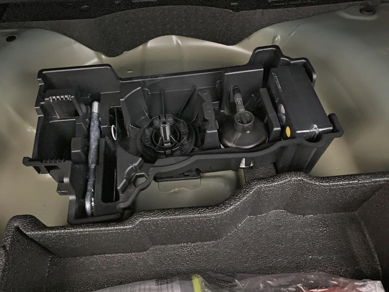 Peugeot 2008 hybrid 145 ch e-dcs6 allure — photo 12