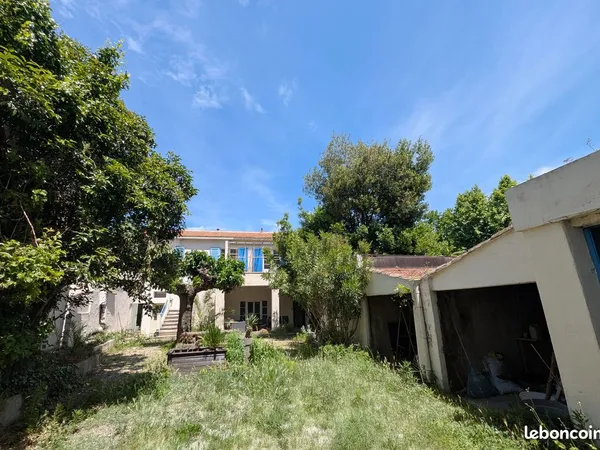 Maison 7 pièces 100 m2 avec grand jardin arboré