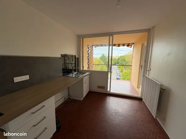 Colomiers-T3 traversant avec Loggia et Parking