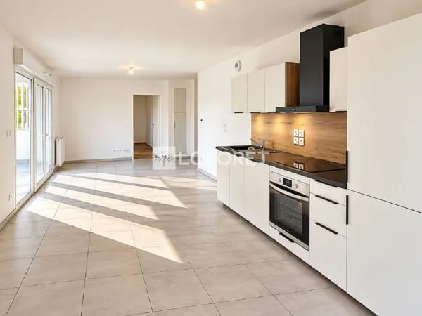 T3 récent avec balcon de 14 m² et garage ? Vue montagnes