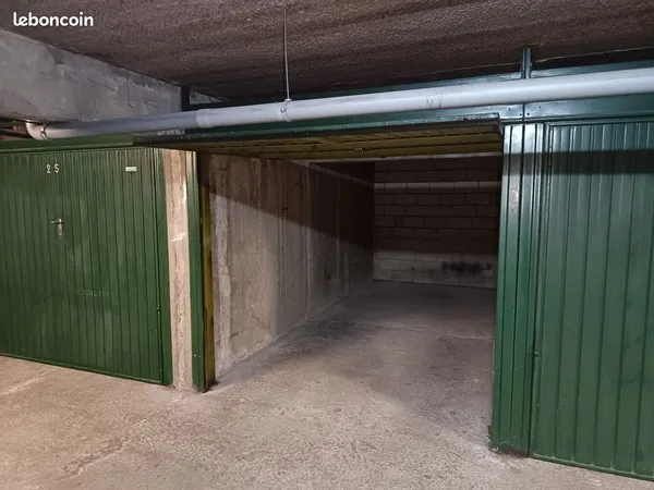 Box fermé sécurisé à louer - Disponible immédiatement