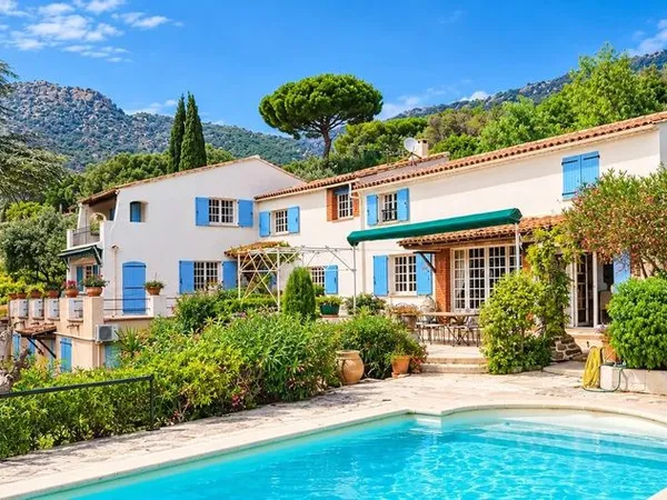 Villa 8 pièces 300 m²