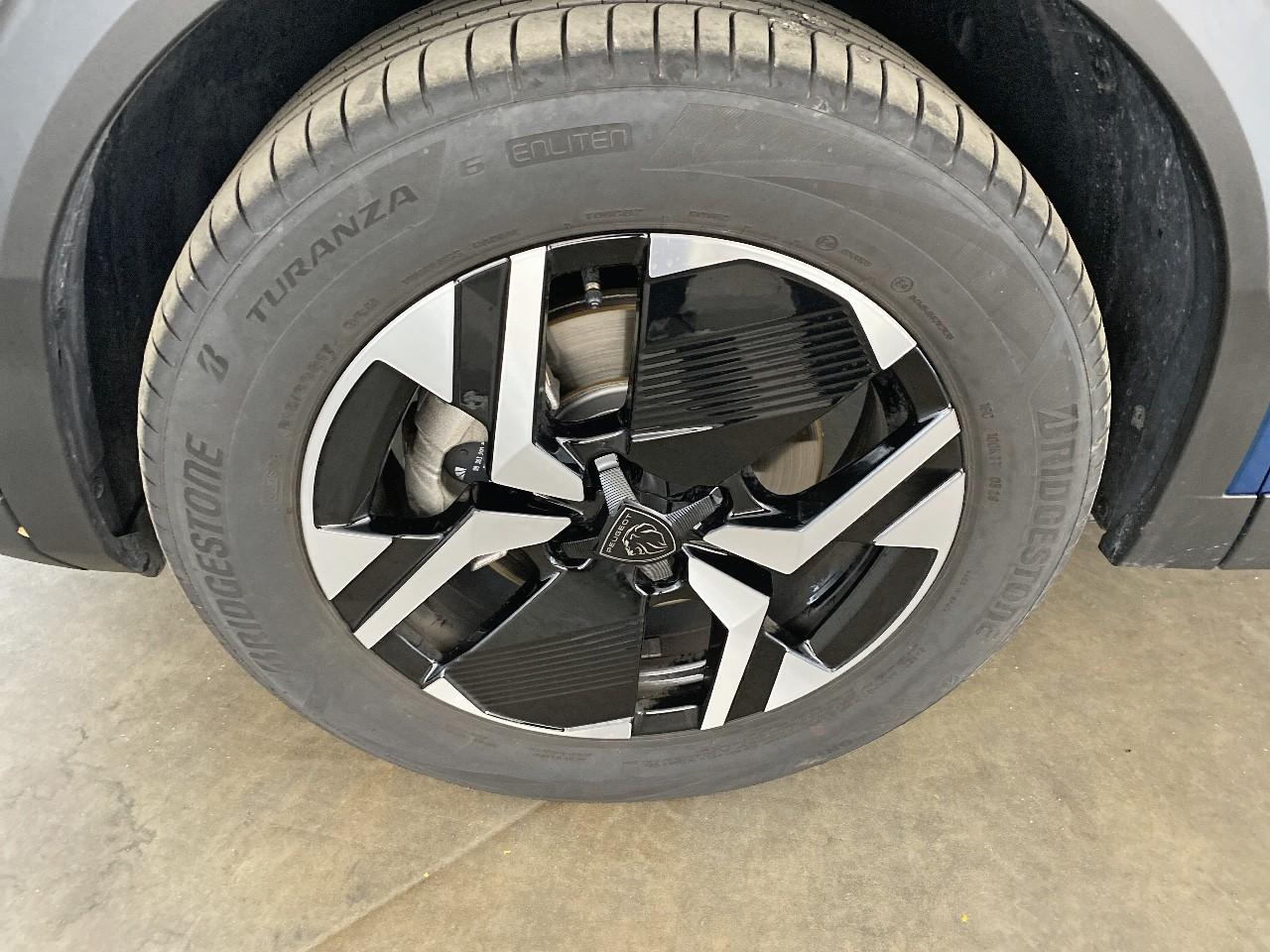 Peugeot 2008 hybrid 145 ch e-dcs6 allure — photo 11