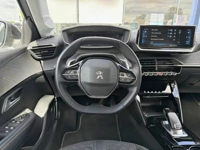 Peugeot 208 puretech 100 s&amp;s eat8 — photo 9
