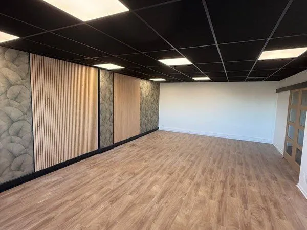 À VENDRE - BUREAUX 117 m² RÉNOVÉS À NEUF - BRON (69)