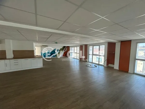 Locaux commerciaux - A LOUER - 522 m² divisibles