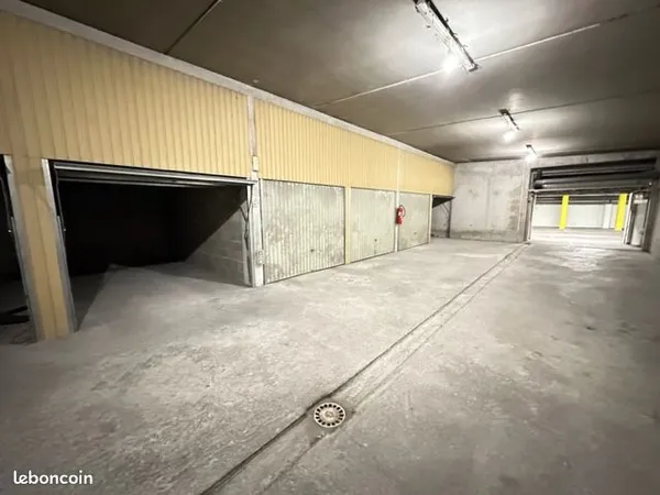 Garage fermé métro Charpennes