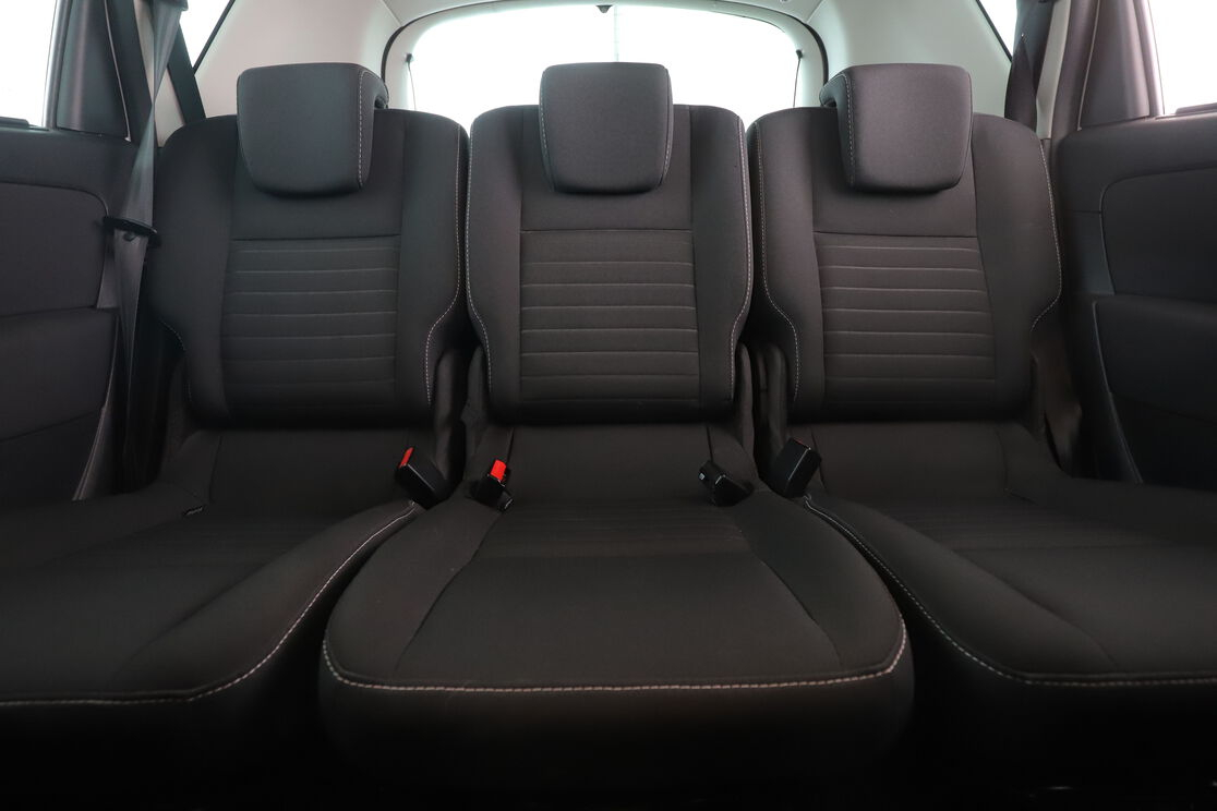 Renault Scenic 1.5 dCi Limited EDC — photo 14